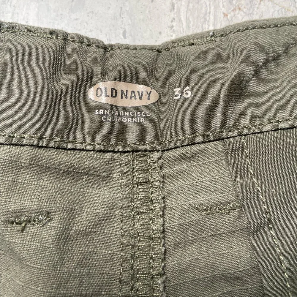 Old Navy Cotton Cargo Shorts Green Size 36